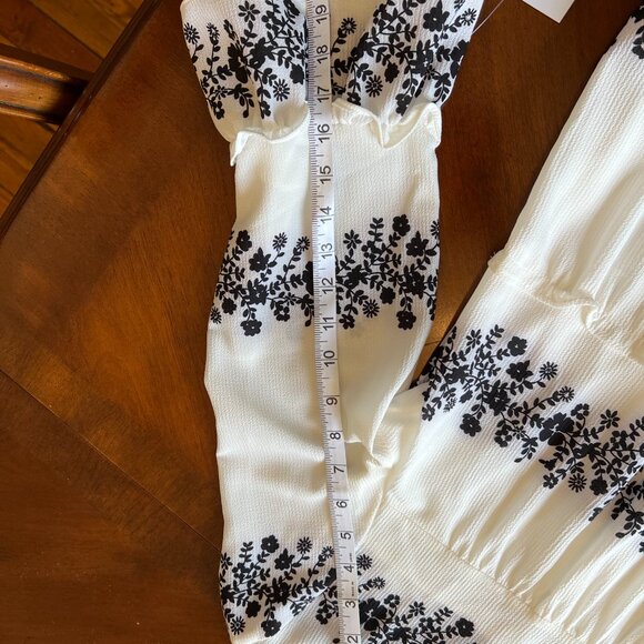 Vivi By Violet Weekend 3/4 Bell Sleeve Floral Ruffle White Boho Dress women, NEW - Picture 9 of 9